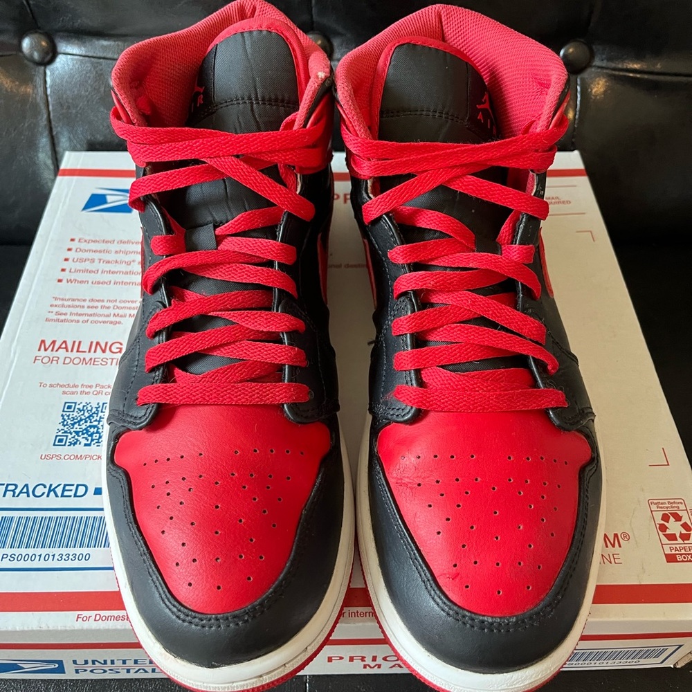 Jordan 1 Mid ‘Alternate‎ Bred’ - Picture 2 of 7